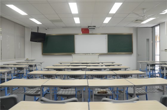 教室 学生桌椅